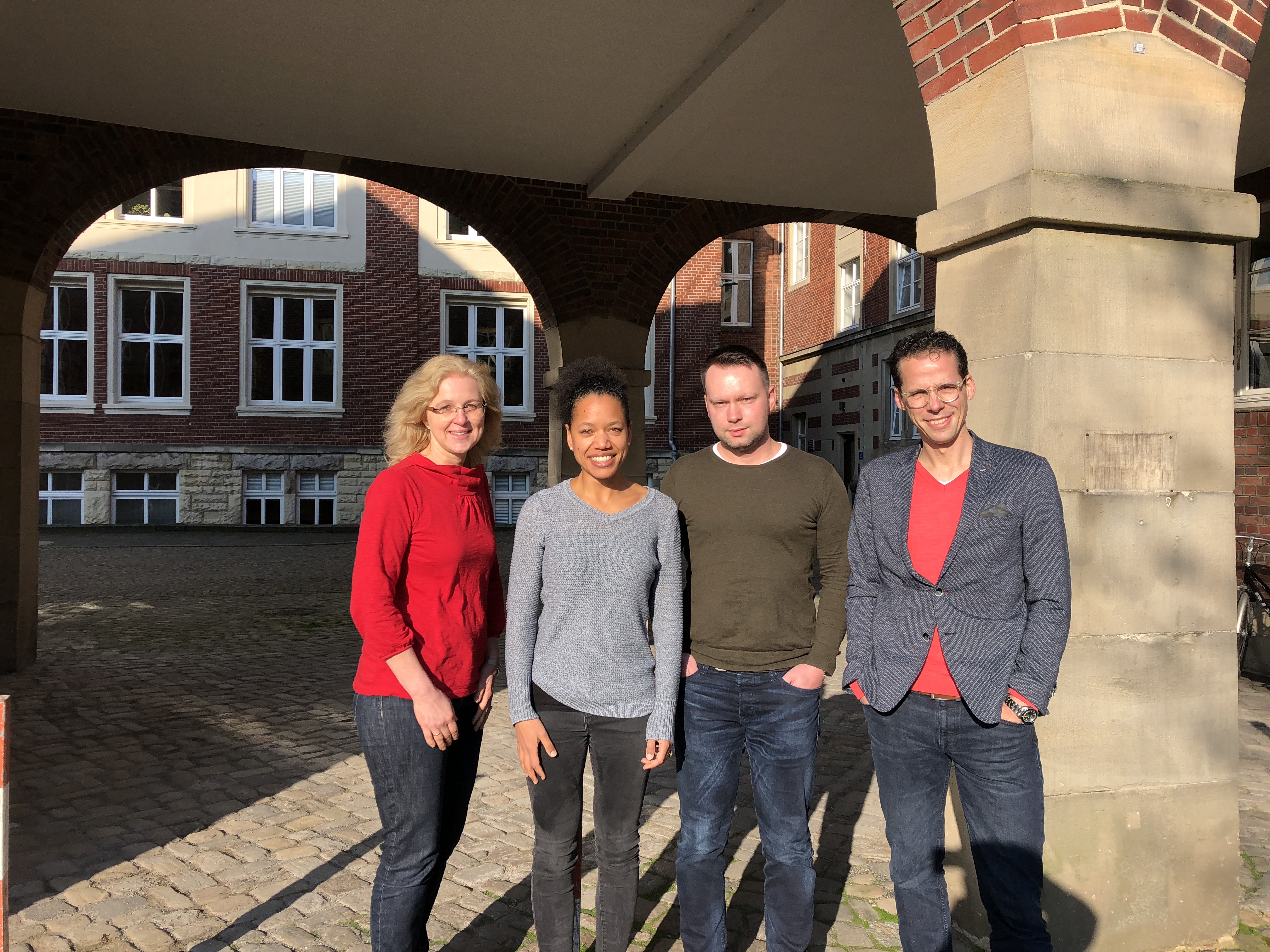 von links nach rechts:
Prof. Dr. Silvia Greiten, Teresa Schkade, Dr. Patrick Gollub und JProf. Dr. Marcel Veber